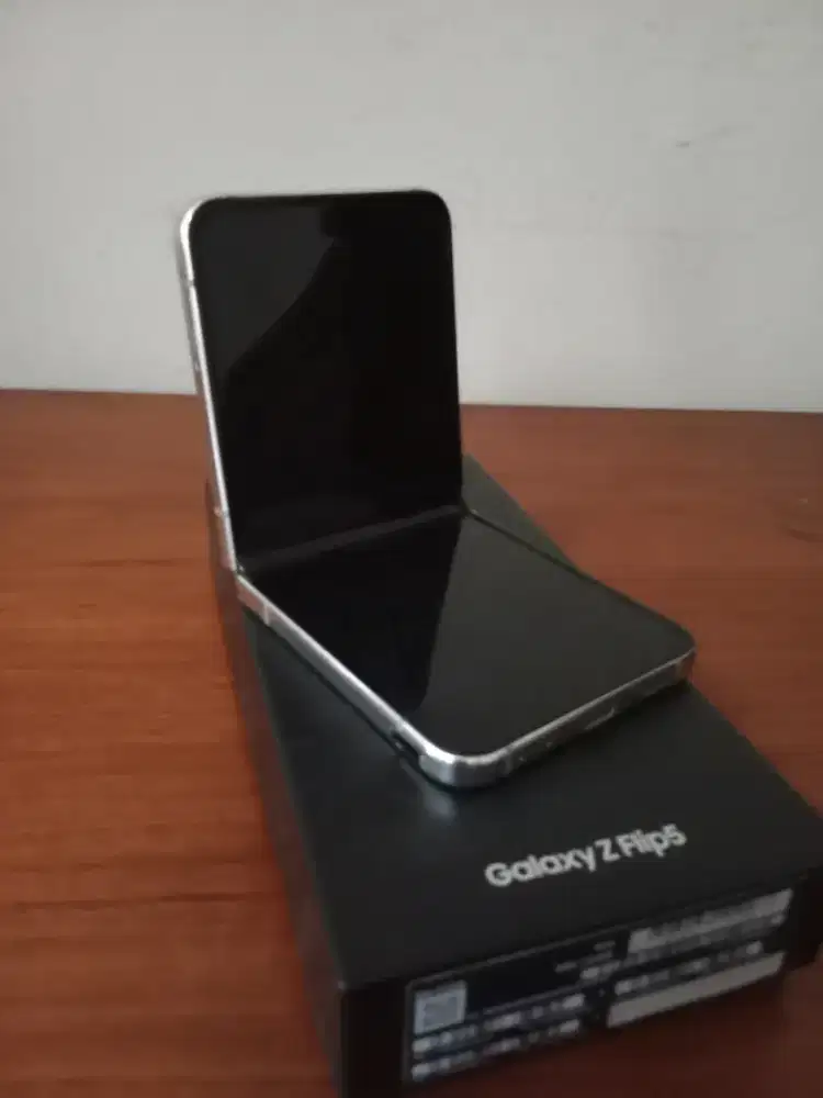 Samsung zflip5 8GB/256GB