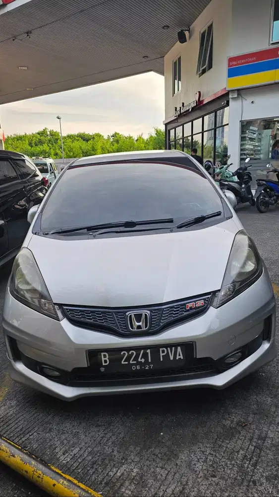 Honda Jazz RS 2013 Silver Istimewa (Km 78 ribu)