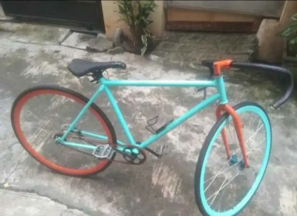 Sepeda fixy minus pemakaian 600 nepis