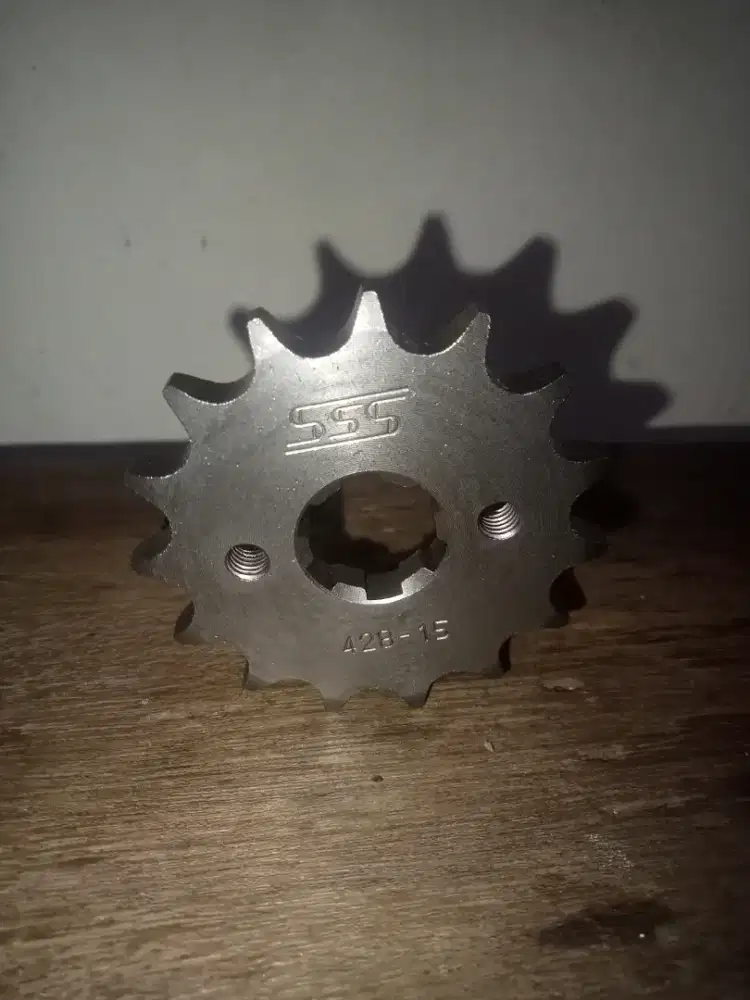 Gear SSS depan ukuran 428-15