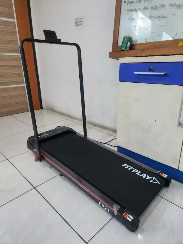 TREADMILL ELEKTRIK WALKING PAD FP 21 FIT PLAY ALAT FITNESS