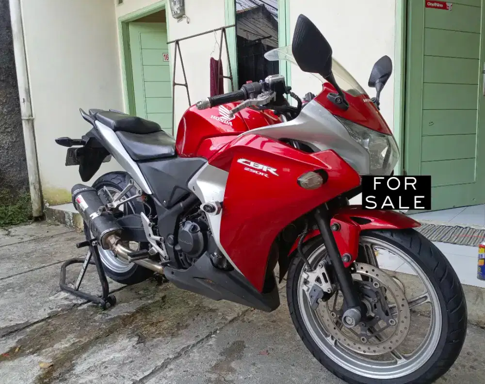 Cbr 250r kondisi terawat merah silver