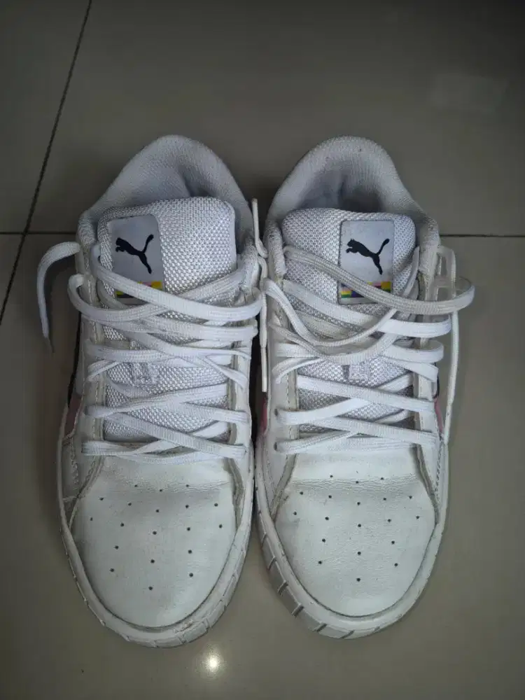 Sepatu Sneakers wanita