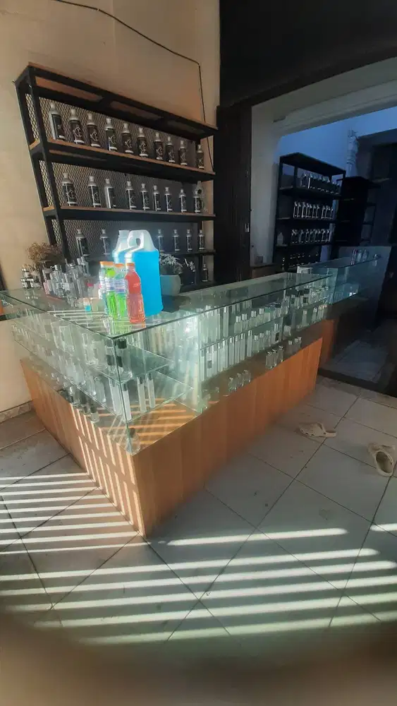 1 set rak display dan meja display