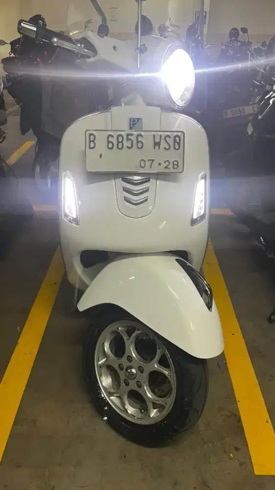 Vespa GTS 150 Putih (White) Tahun 2019