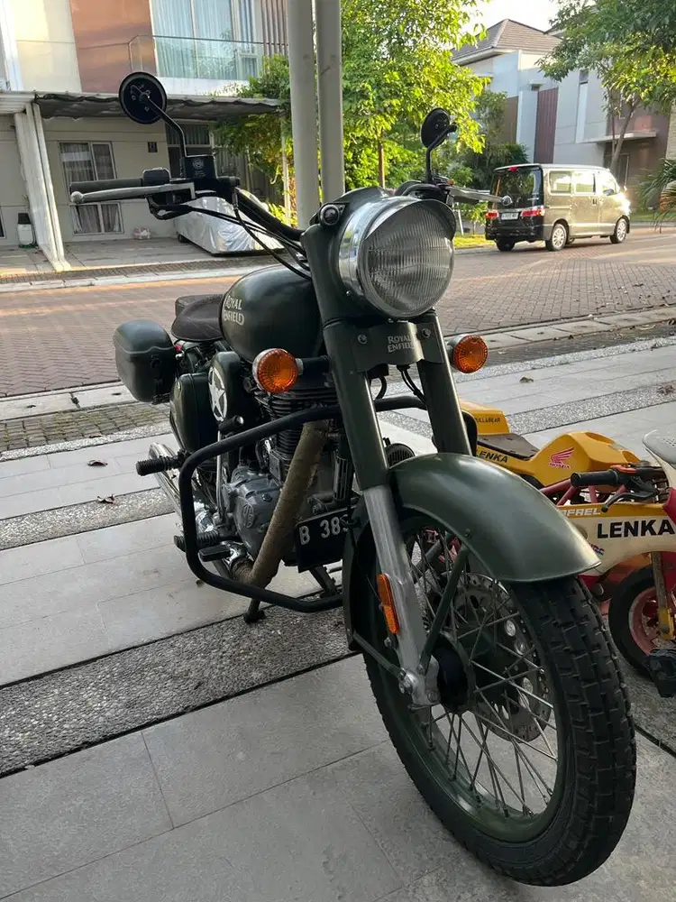 Royal Enfield Classic 500 Battle Green 2021 low km tangan 1