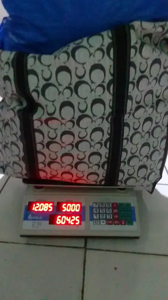 Loker Seterika Uap Laundry