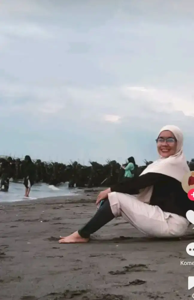 Sedang mencari pekerjaan,kasir,art atau mengasuh anak yg bisa Pp