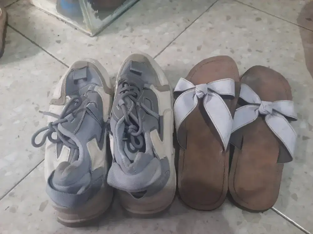 Sepatu dan sandal 35 k saja dapat 2 pasang
