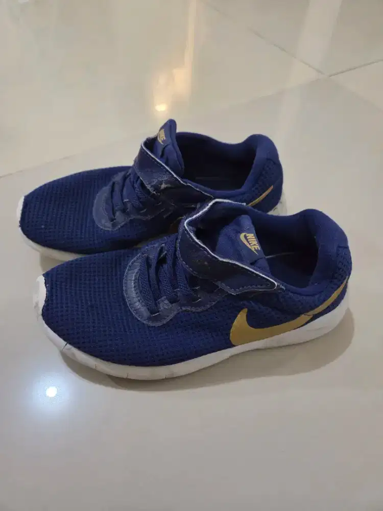 Sepatu anak NIKE ori (preloved) size 33