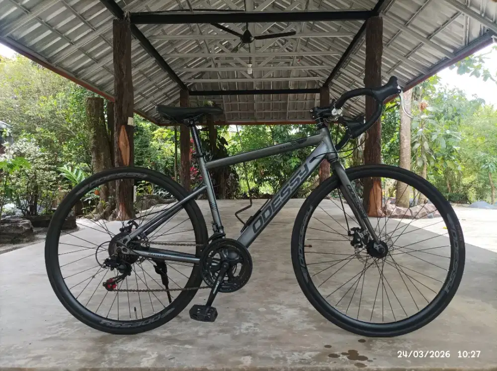 Sepeda racing merk odyssey