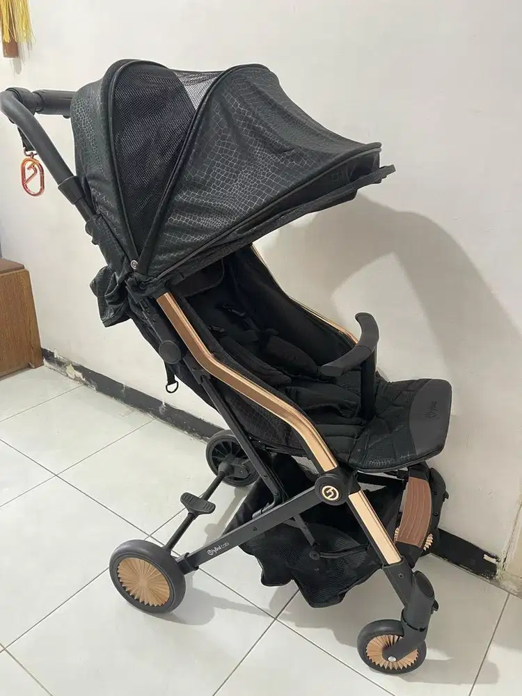 Stroler hybrid cabi size