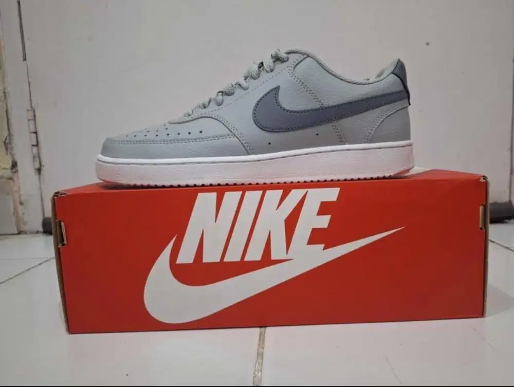 Nike low vision court (new) size 42
