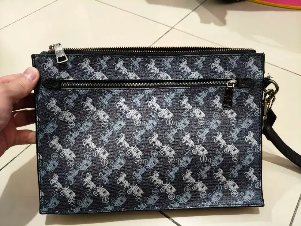 Jual cepat clutch Coach Pria kondisi sesuai foto