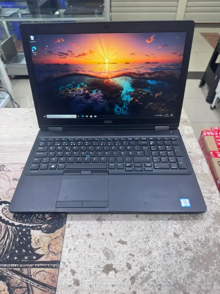 DELL LATITUDE E5580 CORE I7 GEN 7 8/256 GB 15 INCHI SECOND ORGINAL
