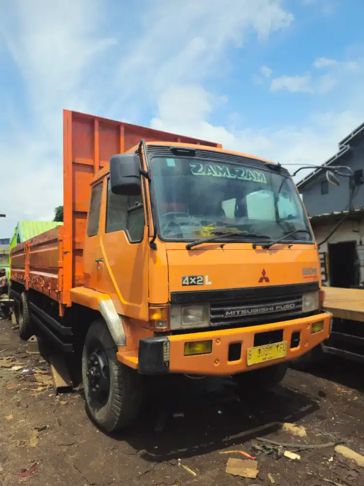 Mitsubishi fuso 220ps engkel 6 roda 4x2  bak tri way 8meter tahun 2011