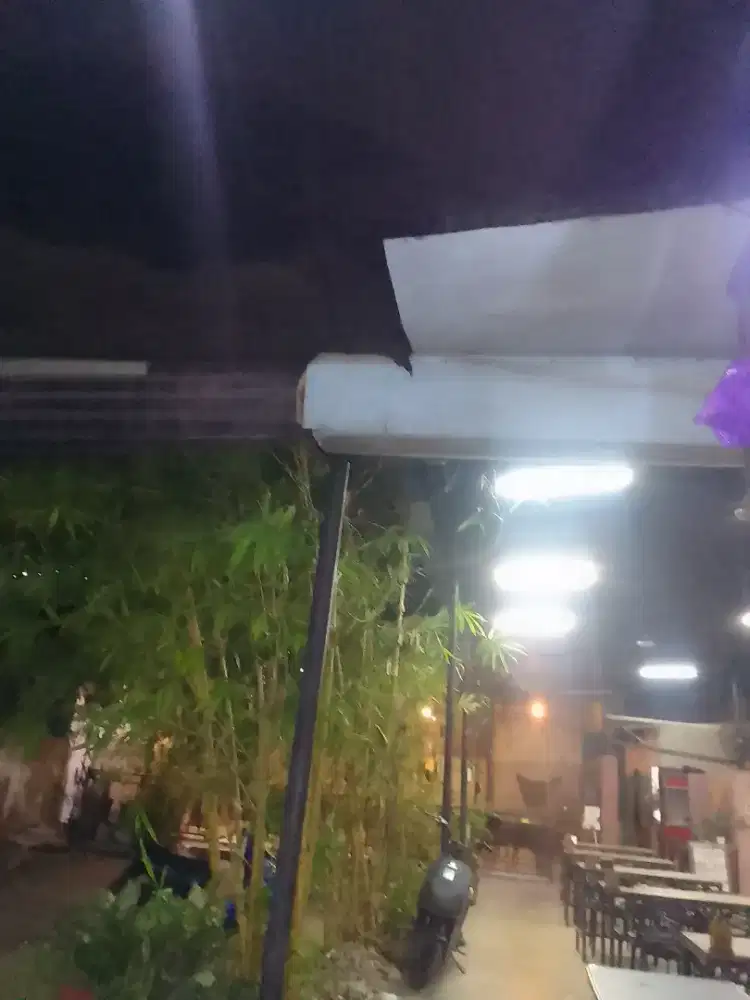 Di carik waiters yang serius