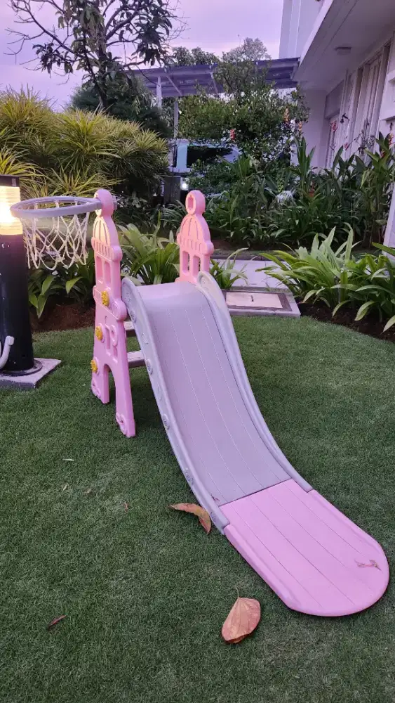 Mainan perosotan dan ayunan anak pink mulus bonus kuda2an