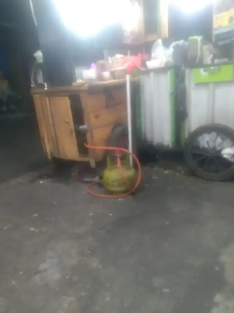 di butuhkan karyawati yg bisa masak jualan mie