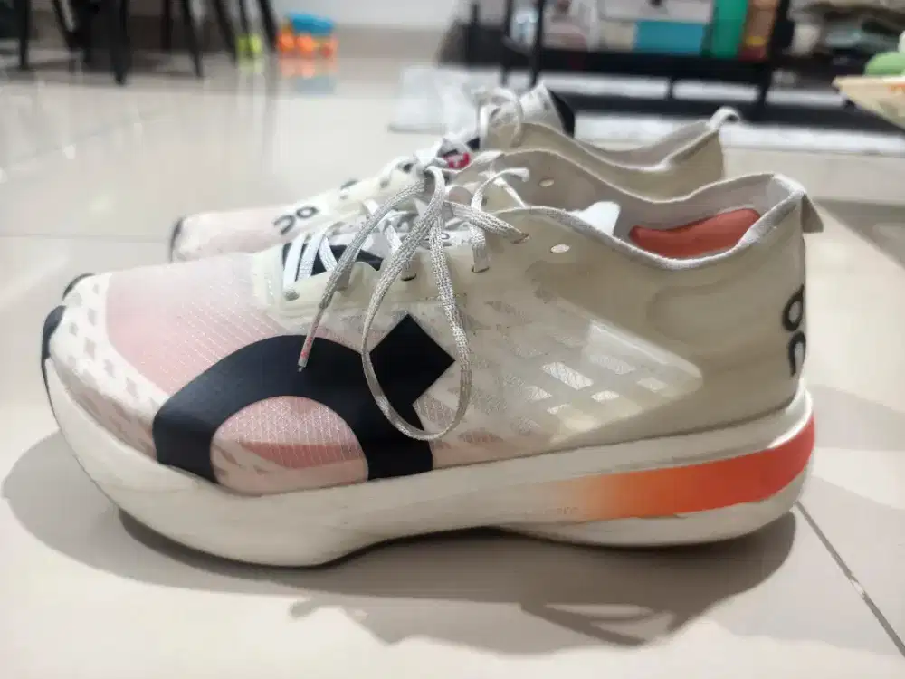 On cloud boom strike