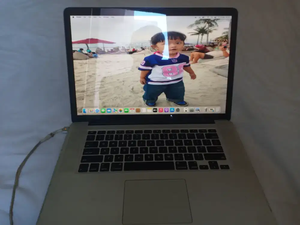 Macbook Pro Layar 15 Inch Corei7 Ram 16gb Dual Vga Ati Radeon