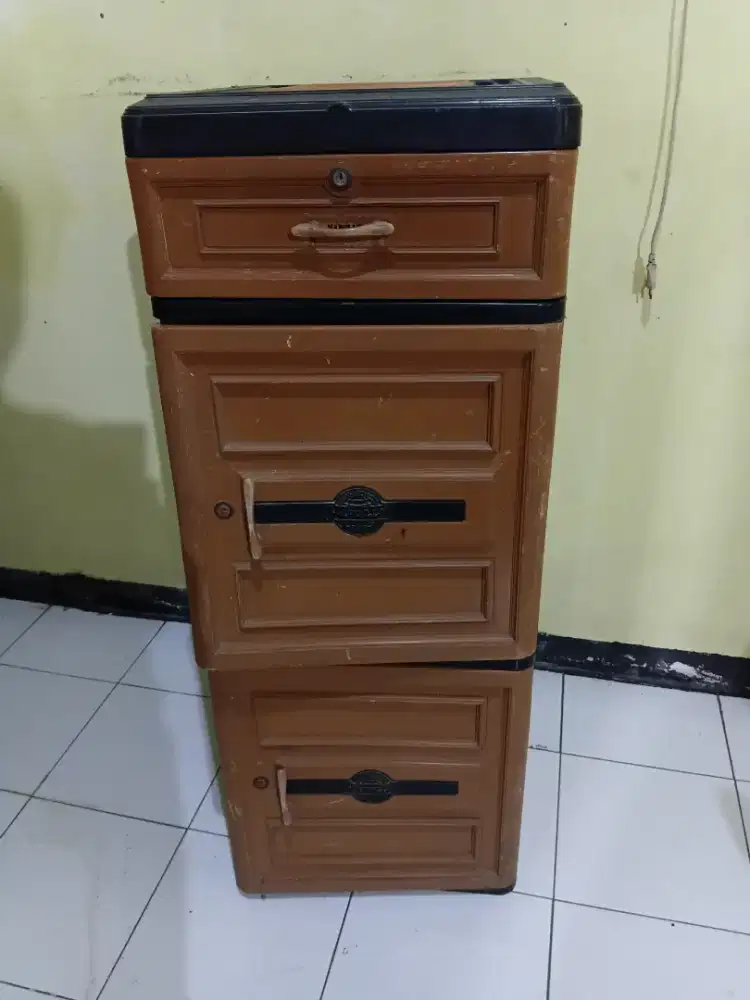 Lemari plastik napolly