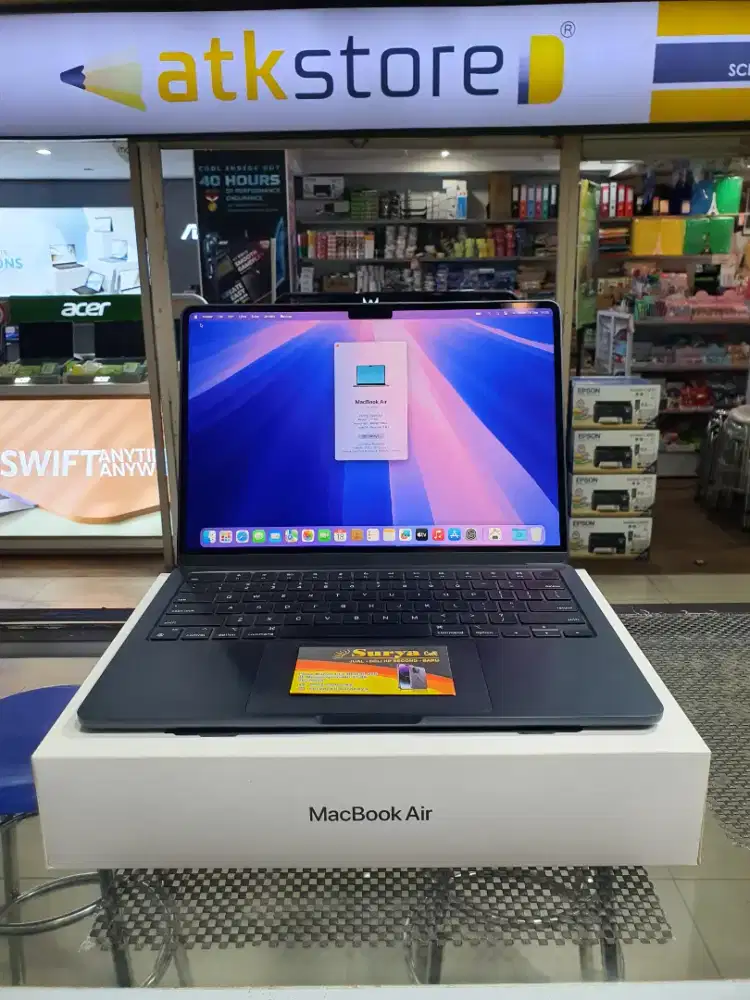 Macbook Air M2 16/256 GB Resmi iBox Fullset mulus like new
