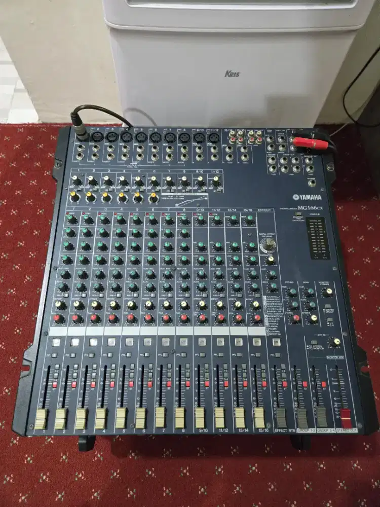 Mixer Yamaha MG166cx