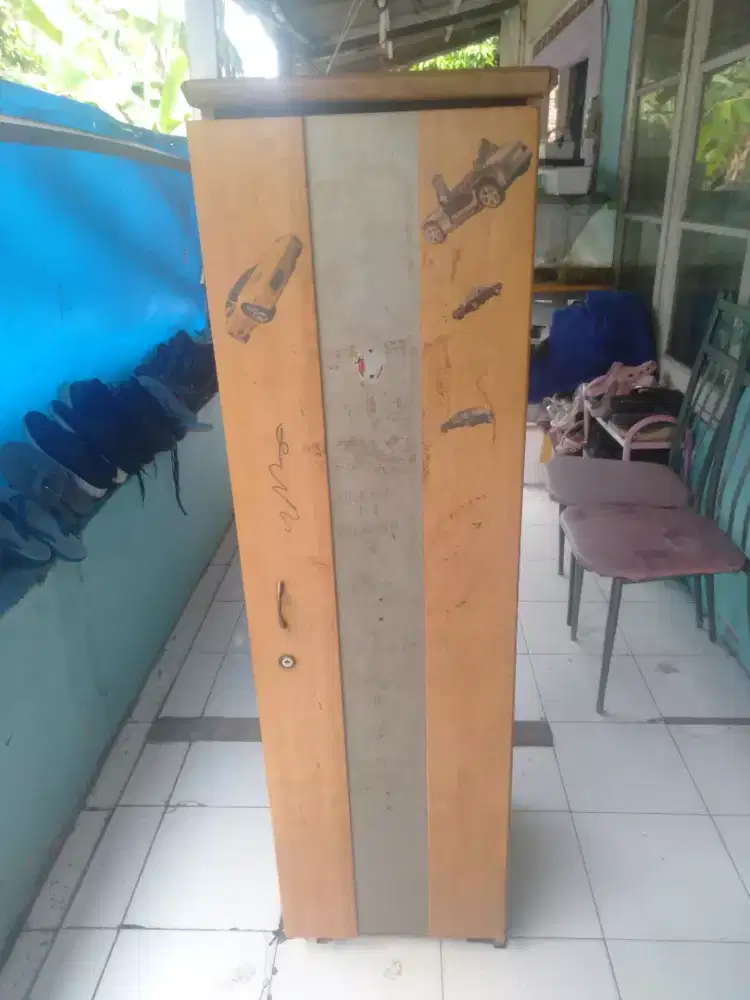 Lemari baju kecil