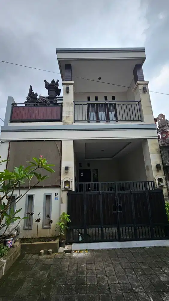 DISEWAKAN RUMAH 2 LANTAI - NYAMAN DAN SIAP HUNI