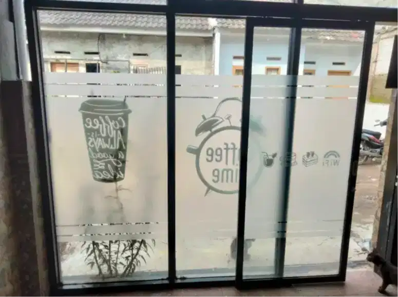 Dekorasi sticker kaca film oneway & sanblasting stiker polos & logo