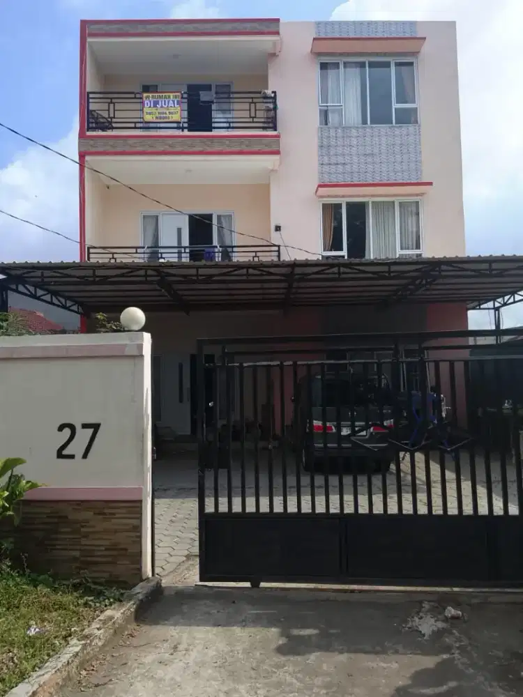 JUAL RUMAH 3 LANTAI SIAP HUNI