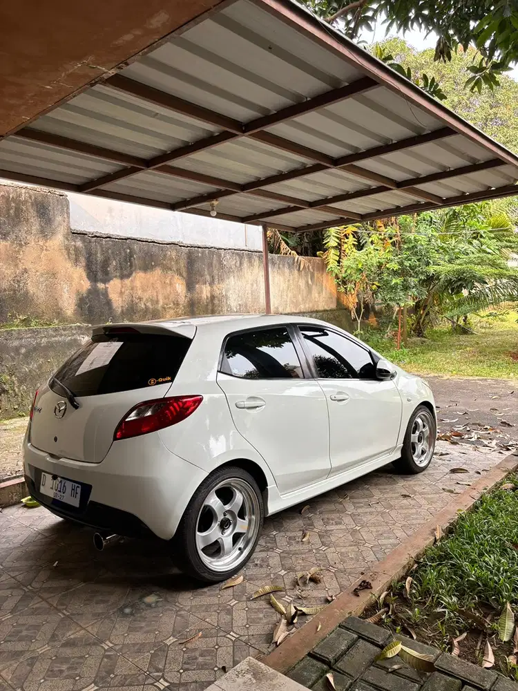 Mazda 2 2010 Bensin