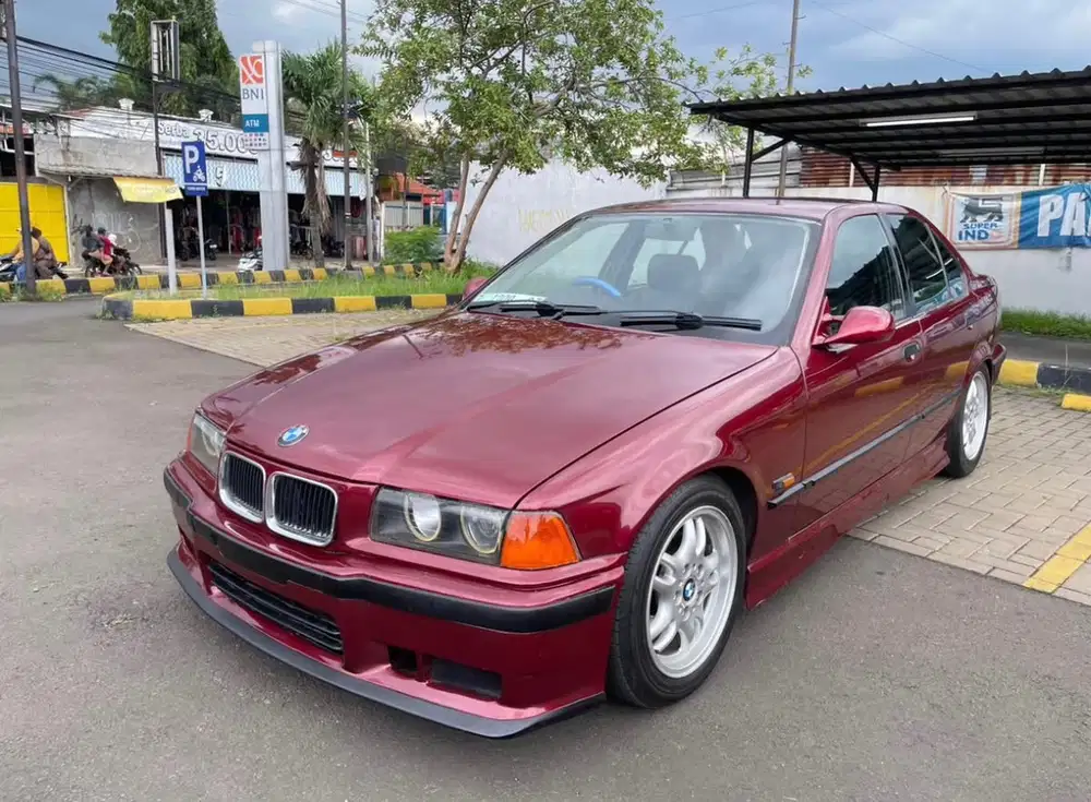 BMW 320i 1995 Bensin