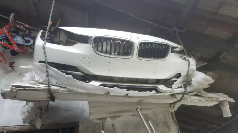 Bamper BMW F30 320i 2016