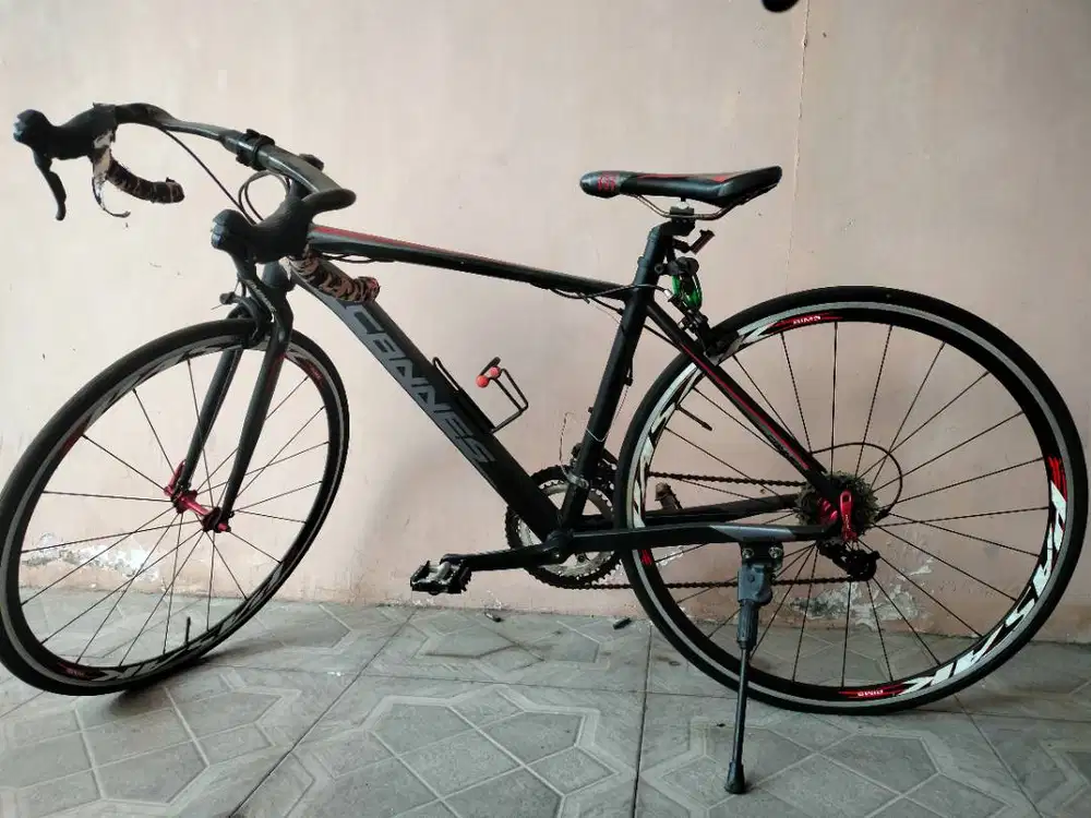 sepeda balap merk cennes