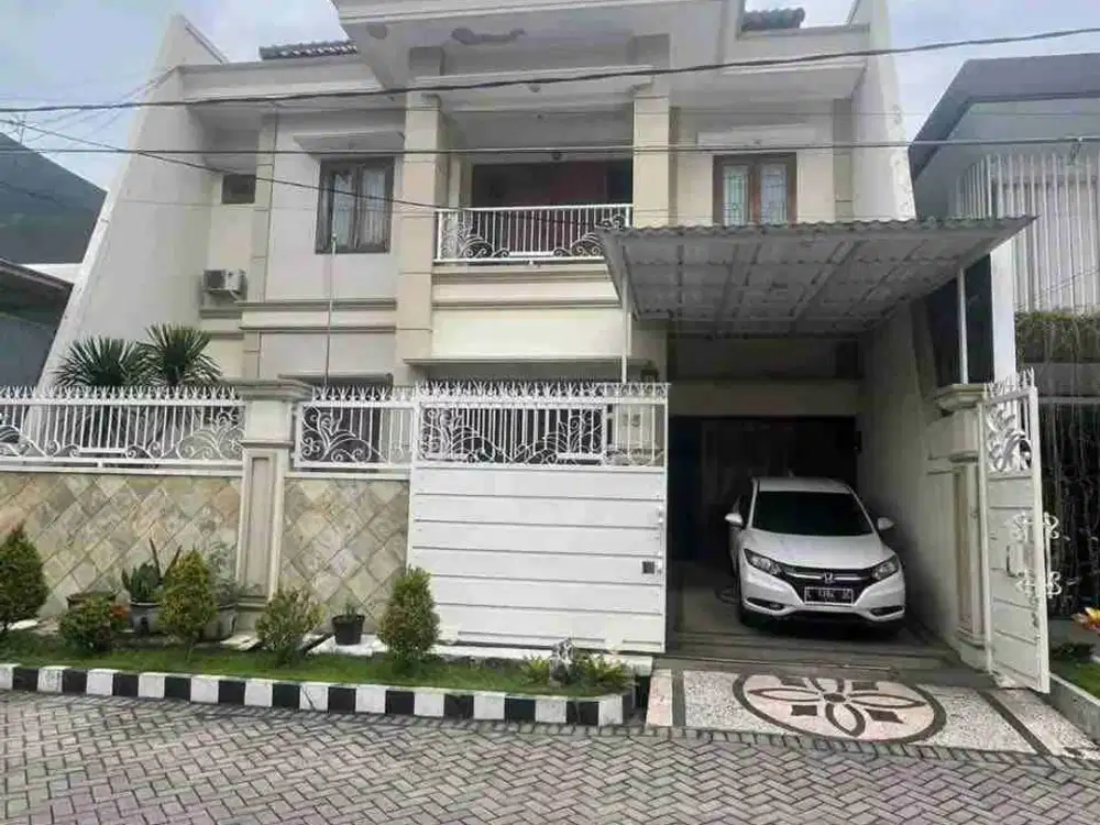 Dijual Rumah Kertajaya Indah Surabaya Timur Row Jalan 3 Mobil Semi Furnished