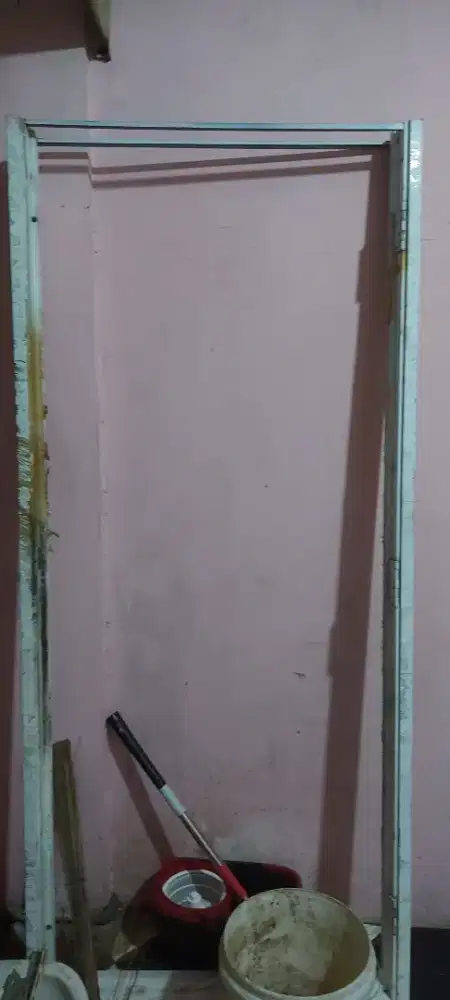 Kusen pintu galvanis