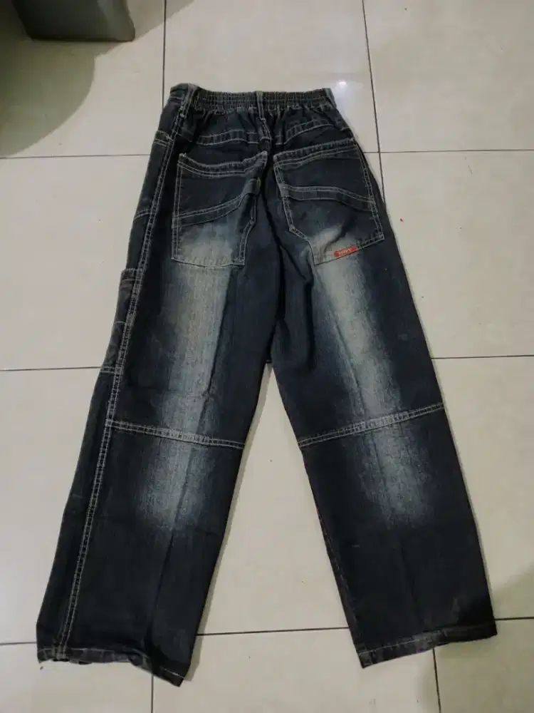 Celana jeans hitam