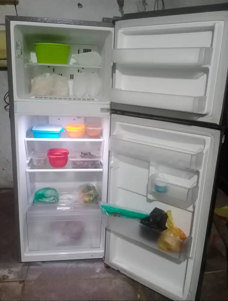 Kulkas 2 pintu LG Inverter(Hemat Listrik).Mesin original pabrik