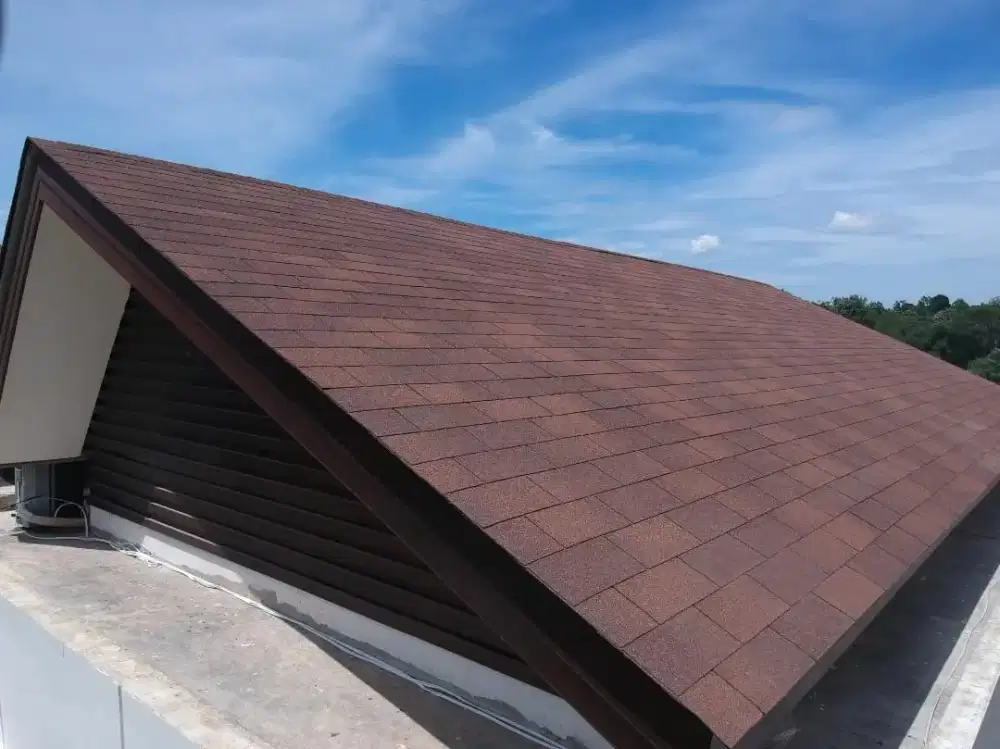 Atap rumah bitumen dan atap kanoi teras