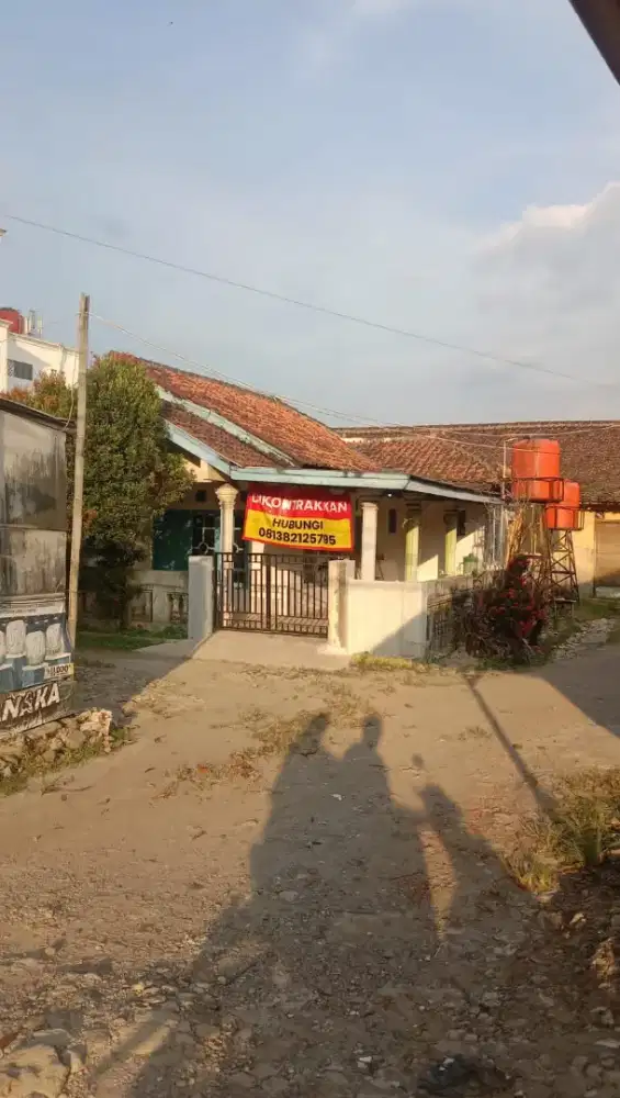 Disewakan Rumah Pinggir Jalan Raya Serang Cibarusah
