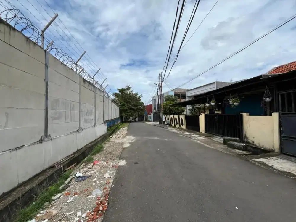Dijual Tanah Pinggir Jalan Raya 1748m² di Bawah NJOP  Jl. Raya Lenteng Agung  Jakarta Selatan  LT : 1748m²