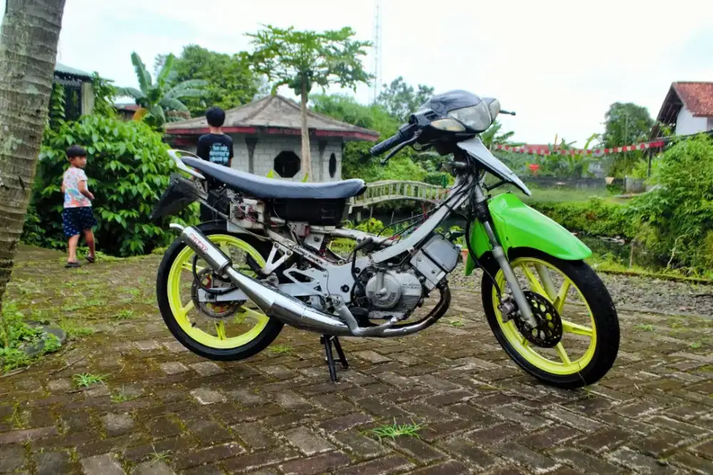 Dijual suzuki satria hiu lscm 2005 built up malaysia