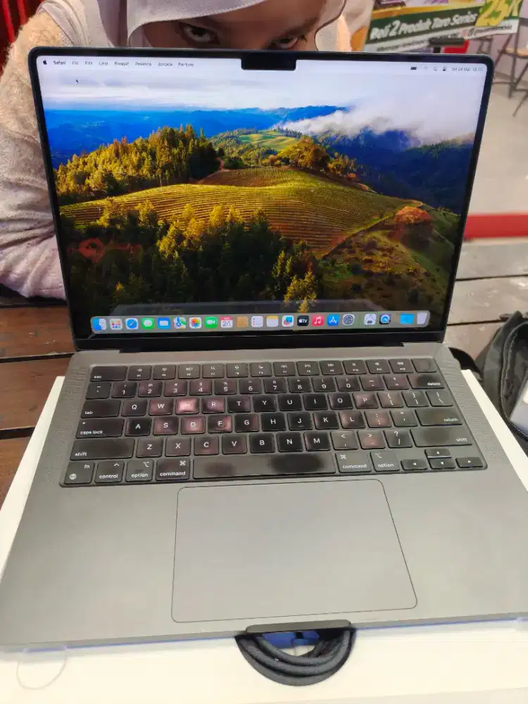 Macbook Pro M3 Pro 18GB 512GB Ibox