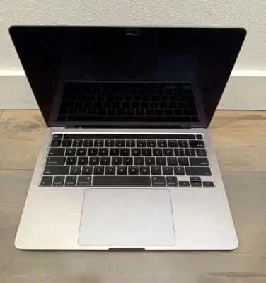 Macbook Pro 2020 i5 quad core 16/256 99,9% mulus