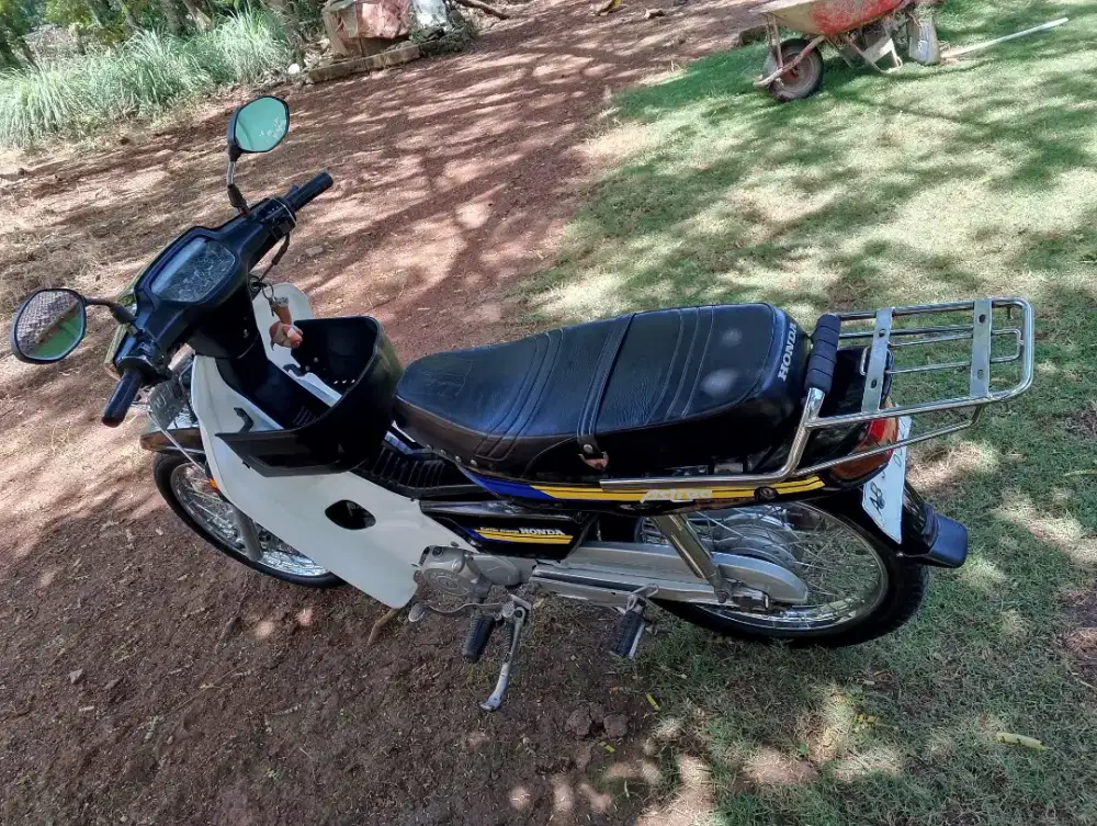 Astra grand sabit tahun 1995