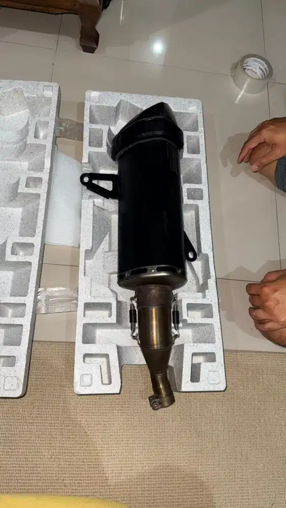 Knalpot Xmax merk Akrapovic