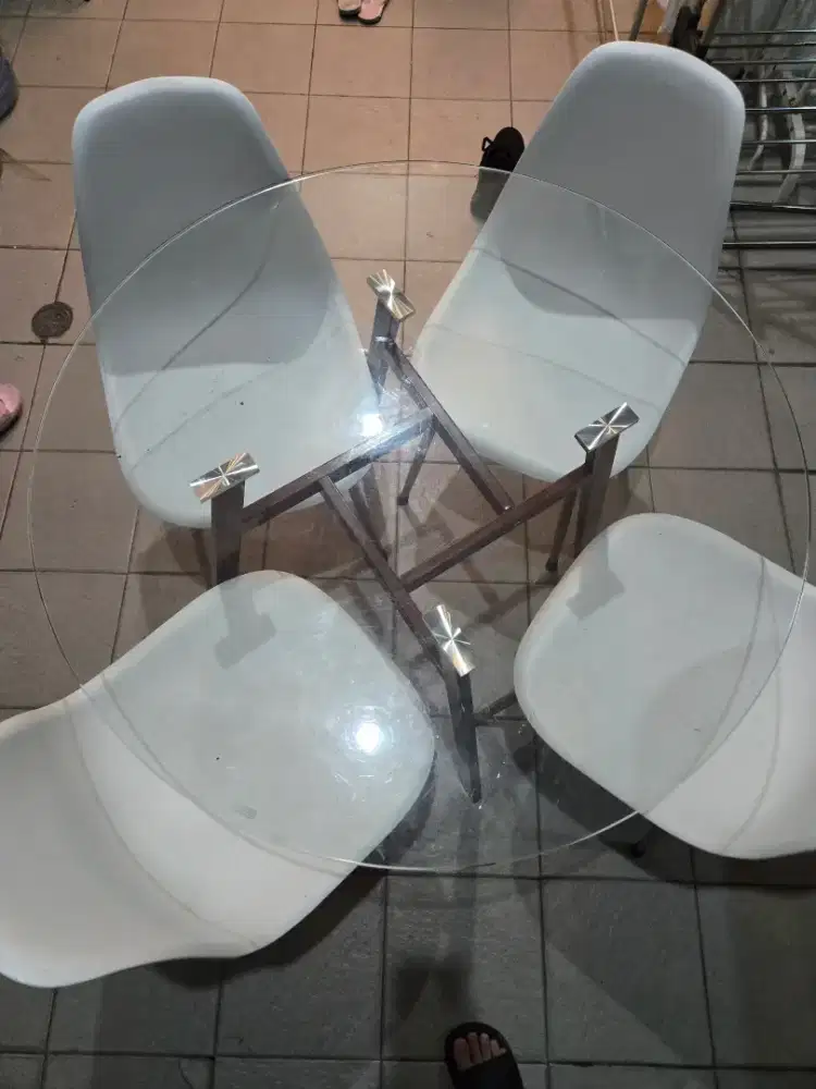 Meja bulat kaca kokoh murah set