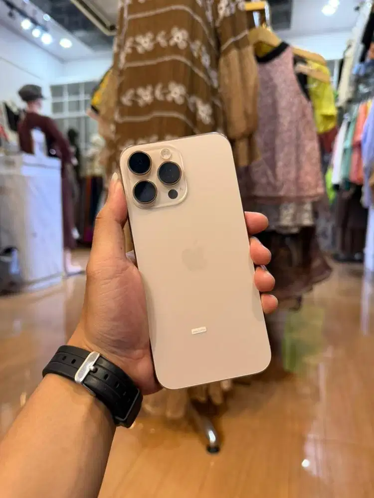 DIJUAL IPHONE 16 PROMAX 1 TB LIKE NEW